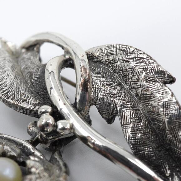 Vintage Tortolani Grape Brooch Silver Tone Faux Pearl Signed - Picture 10 of 12